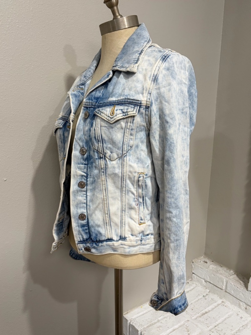 Forever 21 Light Wash Acid Denim Jacket - Blue - Picture 4 of 5